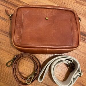 Madewell Classic Transport Camera Bag (the lager size) English Saddle